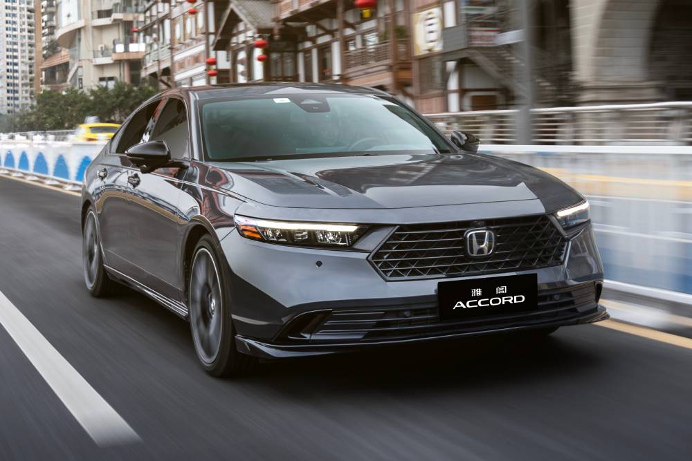 https://cdn.autogreeknews.gr/wp-content/uploads/2025/06/honda_accord_turbo_sport_14.jpg