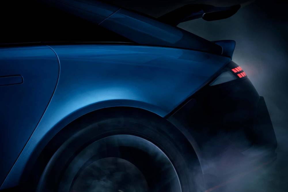 https://cdn.autogreeknews.gr/wp-content/uploads/2025/06/hyundai-ioniq-6-n-teaser-2.jpg