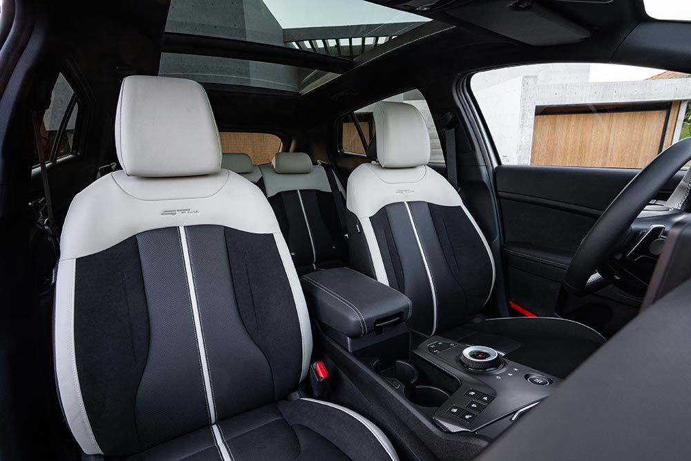 https://cdn.autogreeknews.gr/wp-content/uploads/2025/06/kia-sportage-my26-7.jpg