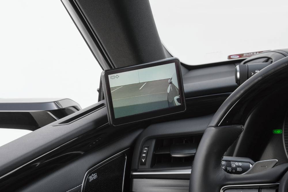https://cdn.autogreeknews.gr/wp-content/uploads/2025/06/lexus_es_300h_with_digital_side-view_monitor_806.jpg