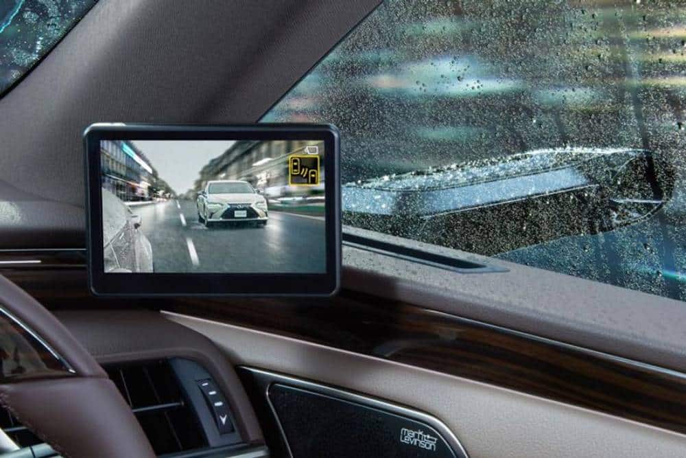 https://cdn.autogreeknews.gr/wp-content/uploads/2025/06/lexusmirror-1.jpg
