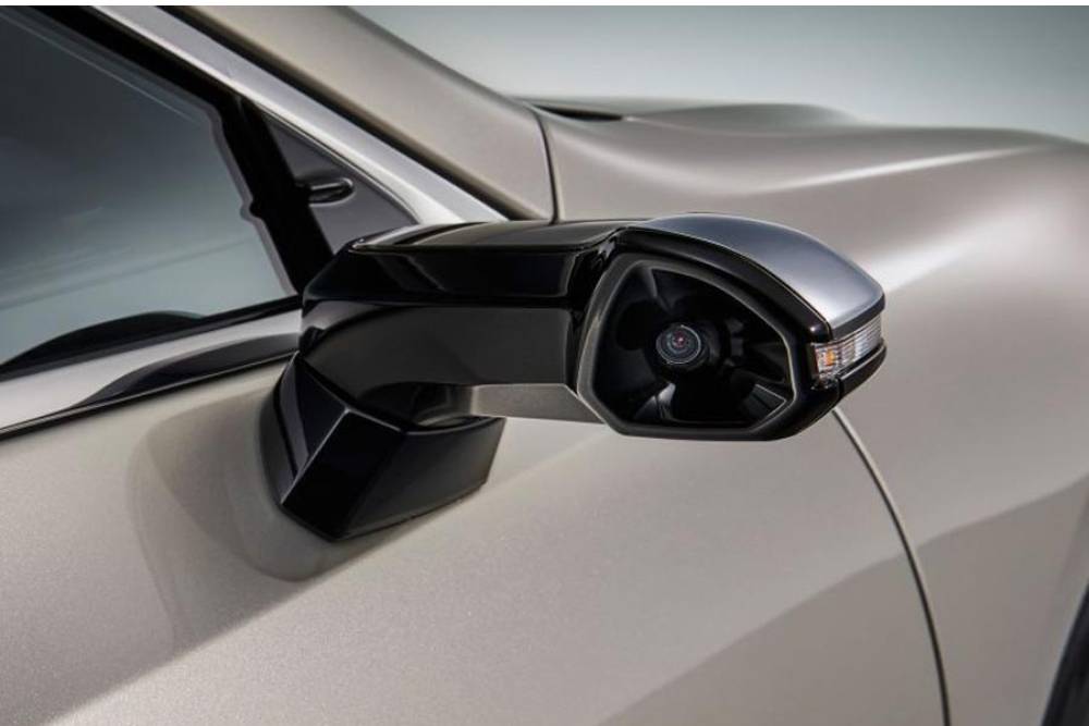 https://cdn.autogreeknews.gr/wp-content/uploads/2025/06/lexusmirror3-1.jpg