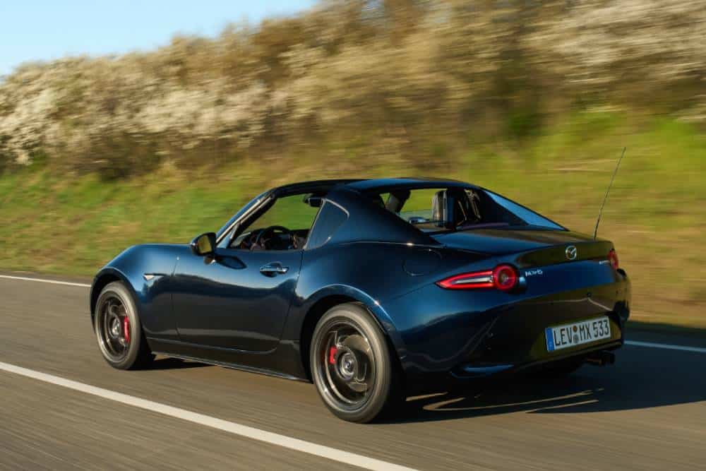 https://cdn.autogreeknews.gr/wp-content/uploads/2025/06/mazda_mx-5_rf_skyactiv-g_homura48.jpg