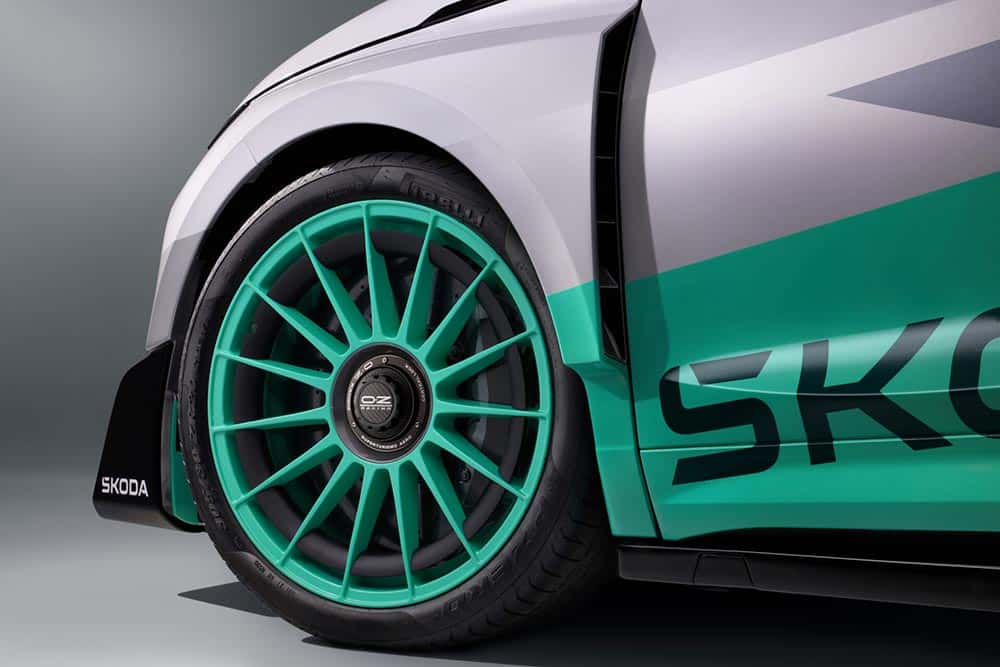 https://cdn.autogreeknews.gr/wp-content/uploads/2025/06/new_skoda_enyaq_rs_race-4.jpg