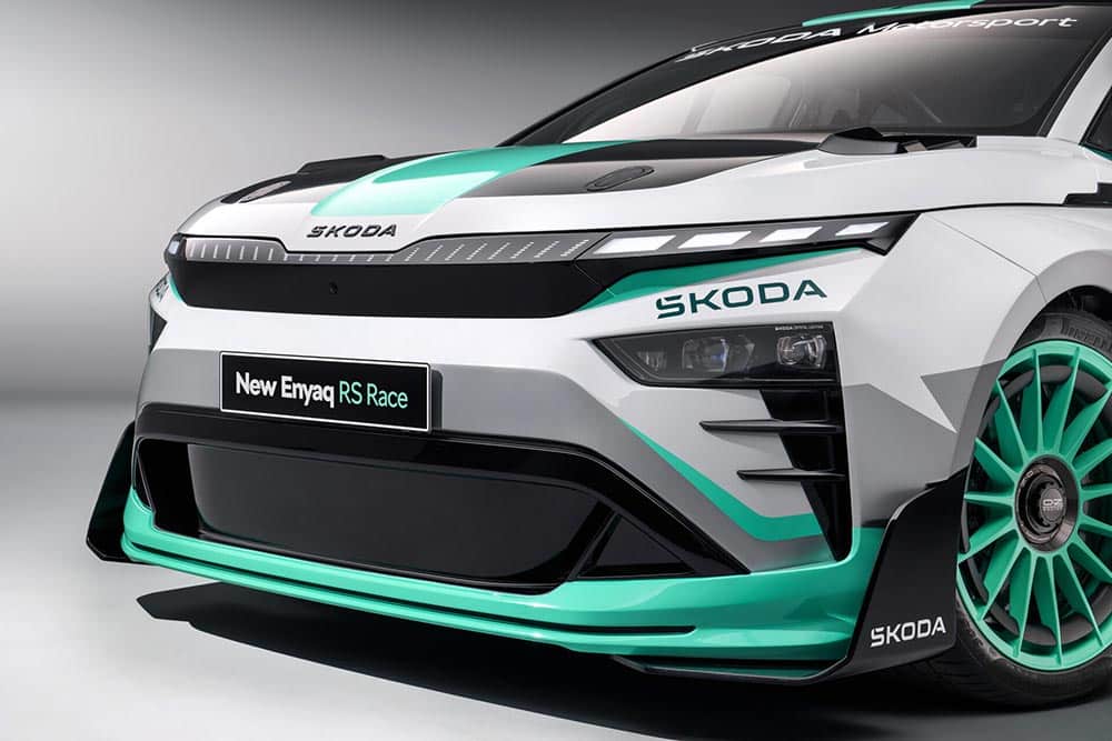 https://cdn.autogreeknews.gr/wp-content/uploads/2025/06/new_skoda_enyaq_rs_race-5.jpg