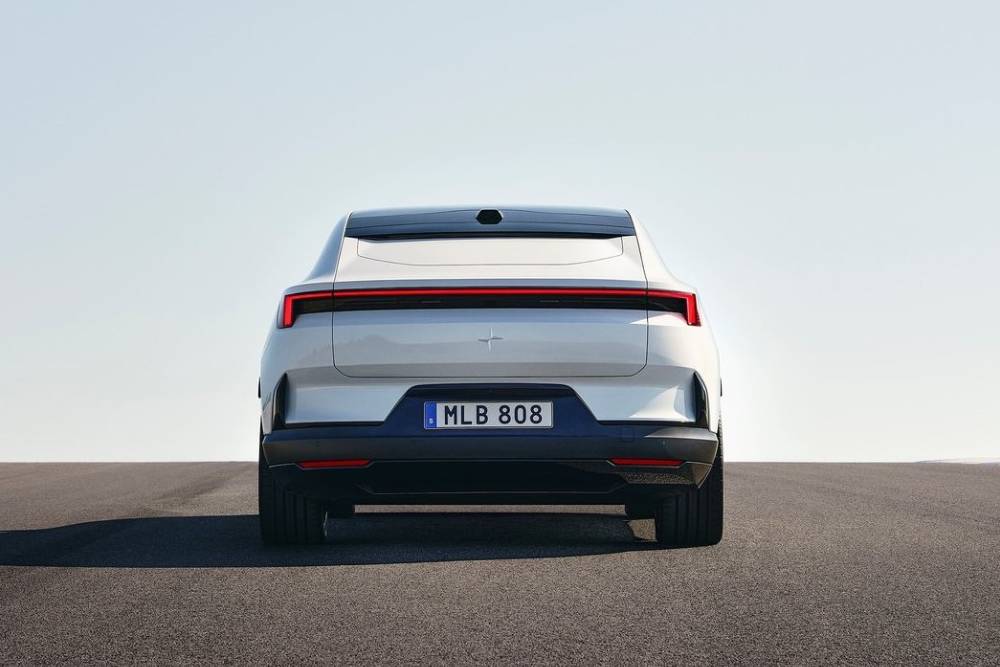 https://cdn.autogreeknews.gr/wp-content/uploads/2025/06/polestar-4-04.jpg