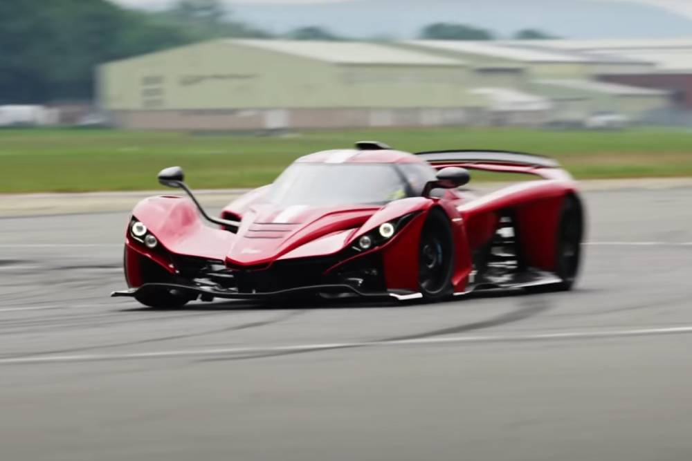 https://cdn.autogreeknews.gr/wp-content/uploads/2025/06/praga-bohema-top-gear-03.jpg