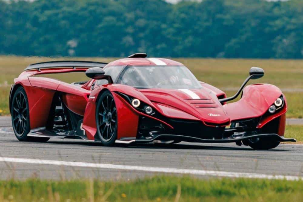 https://cdn.autogreeknews.gr/wp-content/uploads/2025/06/praga-bohema-top-gear-07.jpg