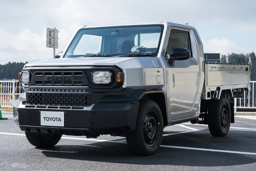 https://cdn.autogreeknews.gr/wp-content/uploads/2025/06/toyota-hilux-champ-02.jpg