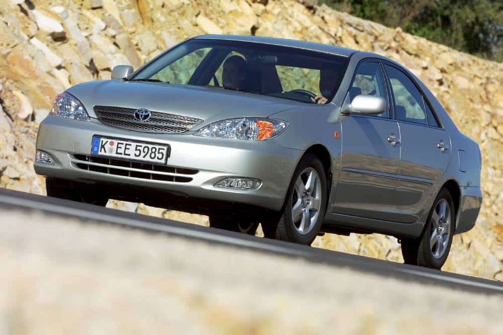 https://cdn.autogreeknews.gr/wp-content/uploads/2025/06/toyota_camry_649.jpg