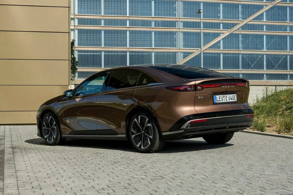 https://cdn.autogreeknews.gr/wp-content/uploads/2025/07/2025-Mazda-6e-Europe-Gallery-1-27-2048x1366-1.jpg