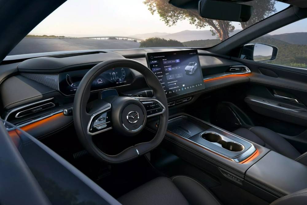 https://cdn.autogreeknews.gr/wp-content/uploads/2025/07/2025-Mazda-6e-Europe-Gallery-2-7-2048x1365-1.jpg