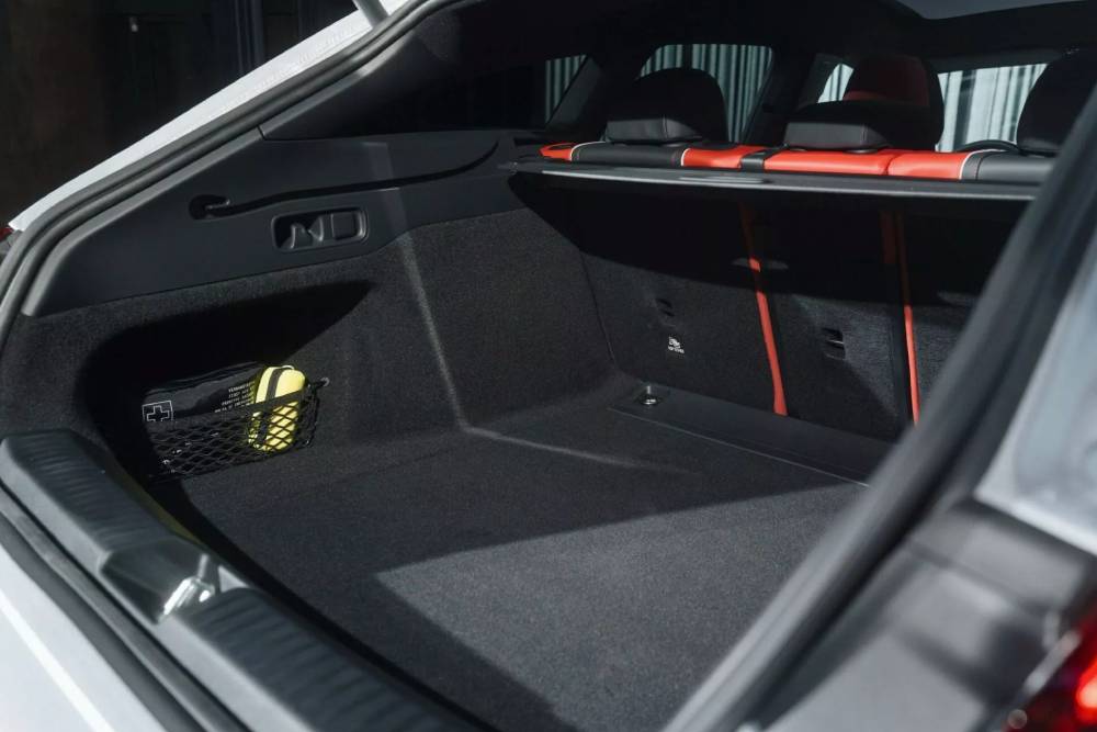 https://cdn.autogreeknews.gr/wp-content/uploads/2025/07/2026-Mercedes-Benz-CLA-Shooting-Brake-38-2048x1363-1.jpg
