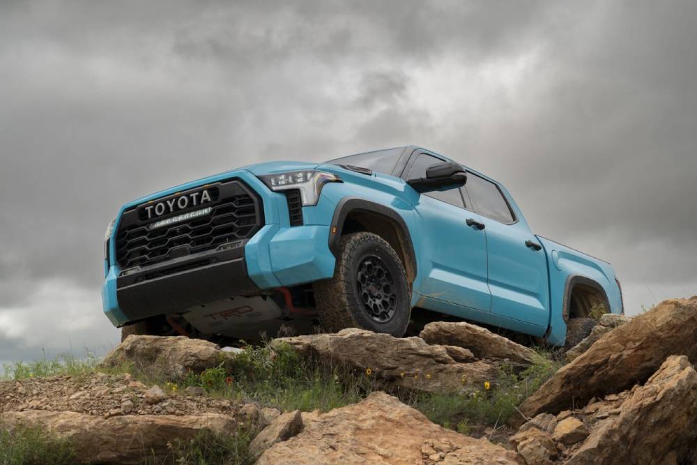 https://cdn.autogreeknews.gr/wp-content/uploads/2025/07/2026-toyota-tundra-brings-a-few-sensible-and-some-2.jpg