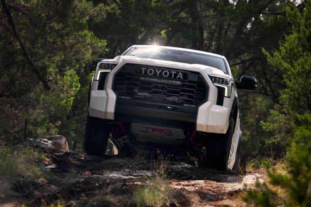 https://cdn.autogreeknews.gr/wp-content/uploads/2025/07/2026_Toyota_Tundra_TRD-Pro_Super-White_072-1500x1000-1.jpg