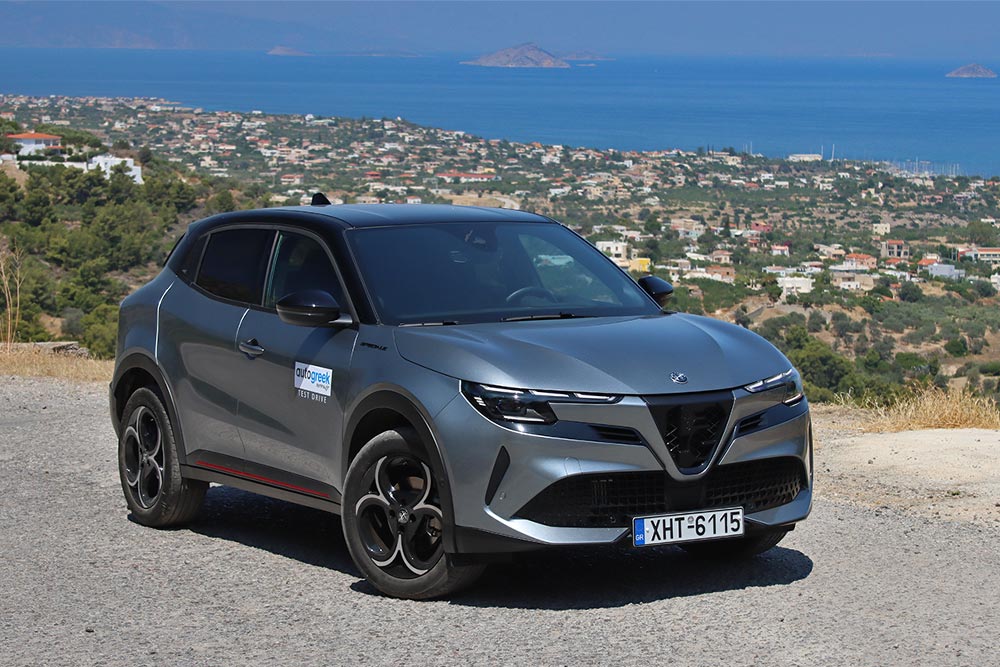 https://cdn.autogreeknews.gr/wp-content/uploads/2025/07/Alfa-Romeo-Junior-Ibrida-Aigina-23.jpg