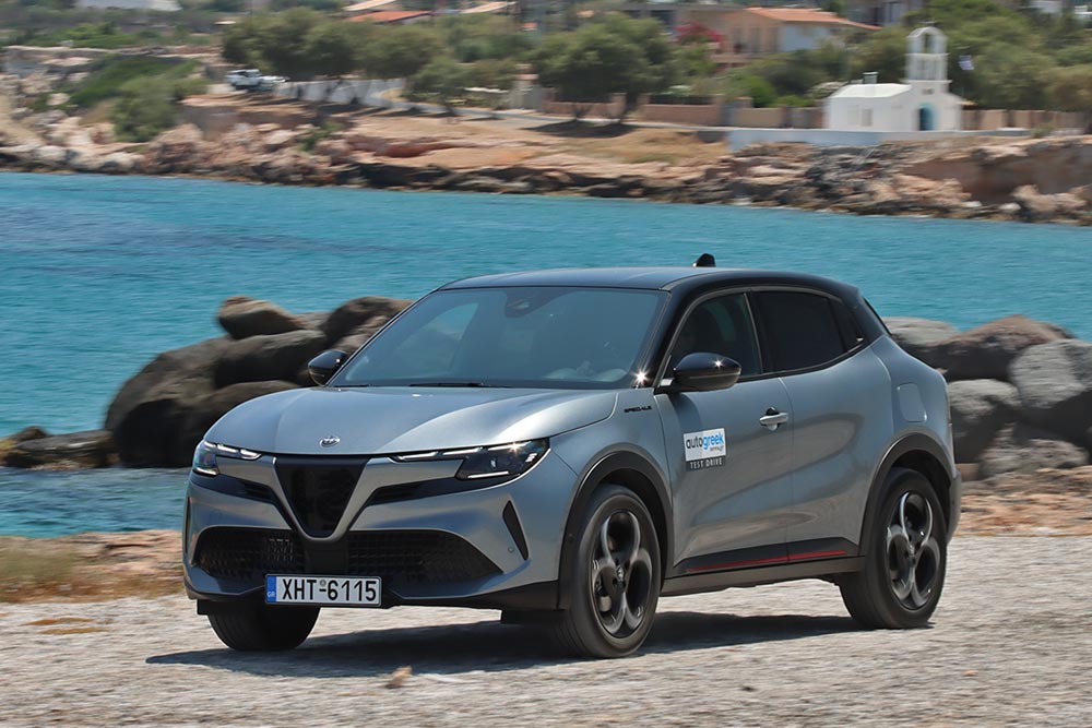 https://cdn.autogreeknews.gr/wp-content/uploads/2025/07/Alfa-Romeo-Junior-Ibrida-Aigina-35.jpg