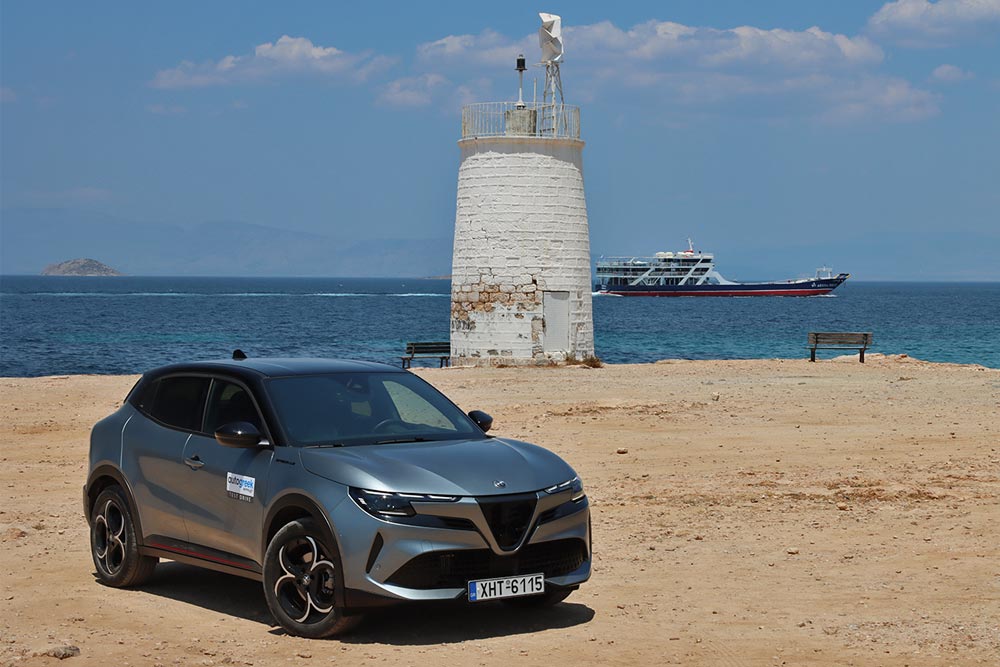 https://cdn.autogreeknews.gr/wp-content/uploads/2025/07/Alfa-Romeo-Junior-Ibrida-Aigina-38.jpg