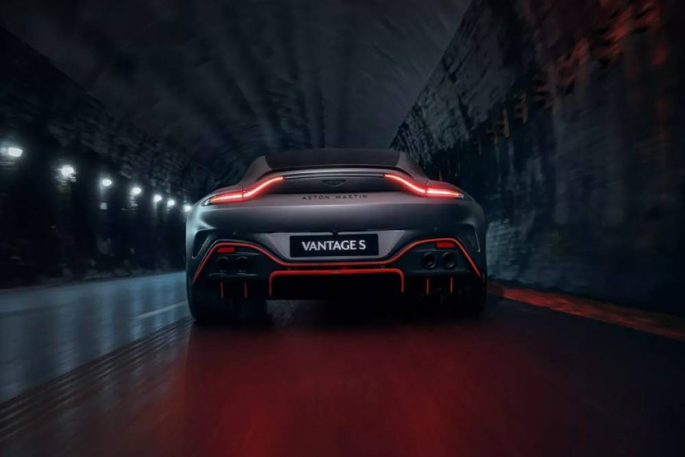 https://cdn.autogreeknews.gr/wp-content/uploads/2025/07/Aston-Martin-Vantage-S-GFOS-4-2048x1536-1.jpg