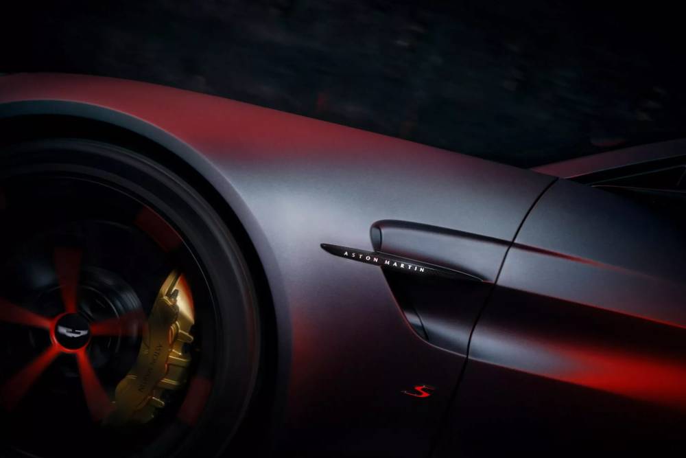 https://cdn.autogreeknews.gr/wp-content/uploads/2025/07/Aston-Martin-Vantage-S-GFOS-5-2048x1536-1.jpg