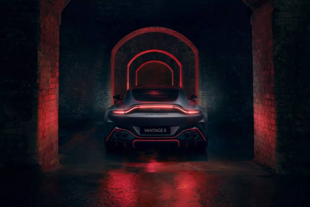 https://cdn.autogreeknews.gr/wp-content/uploads/2025/07/Aston-Martin-Vantage-S-GFOS-9-2048x1536-1.jpg