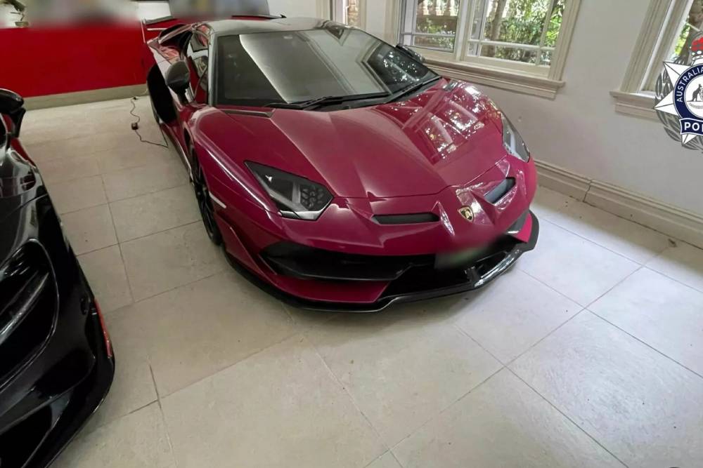 https://cdn.autogreeknews.gr/wp-content/uploads/2025/07/Australian-Police-Seize-Supercars-25_result22-2048.jpg