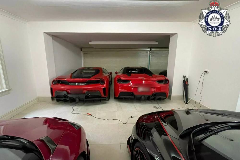 https://cdn.autogreeknews.gr/wp-content/uploads/2025/07/Australian-Police-Seize-Supercars-27_result22-2048.jpg