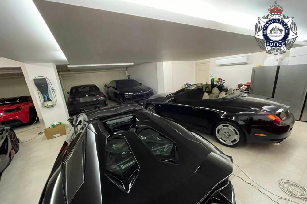 https://cdn.autogreeknews.gr/wp-content/uploads/2025/07/Australian-Police-Seize-Supercars-29_result22-2048.jpg