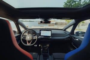 DB2025AU00977_medium (1)