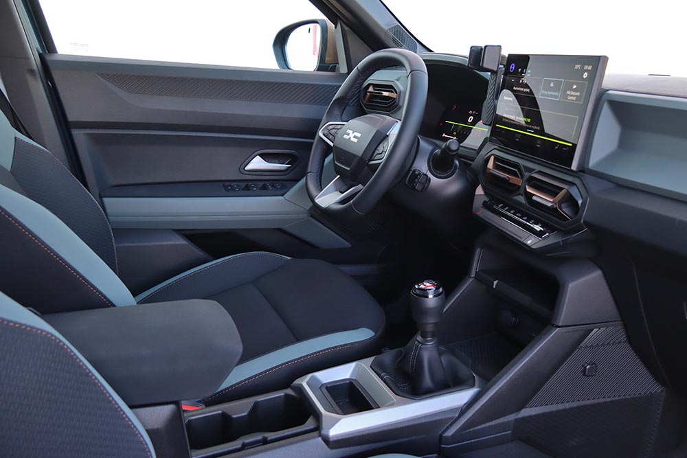 https://cdn.autogreeknews.gr/wp-content/uploads/2025/07/Dacia-Bigster-1.2-140-9.jpg