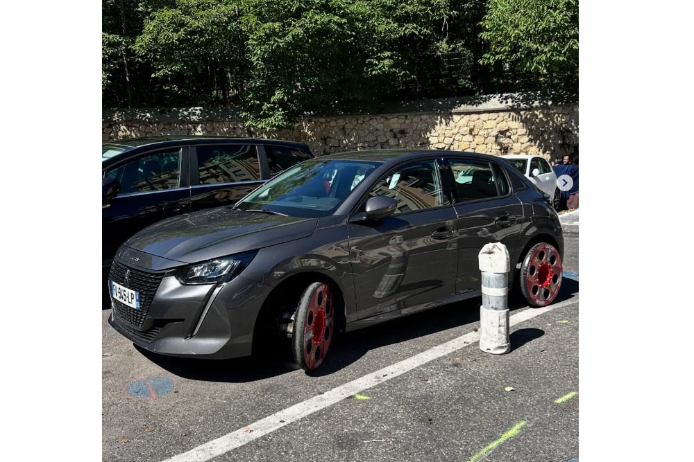 Τί σόι ζάντες φοράει αυτό το Peugeot 208;