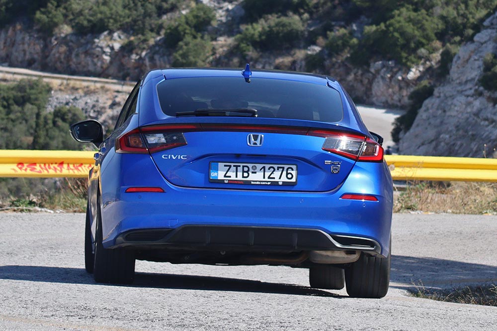 https://cdn.autogreeknews.gr/wp-content/uploads/2025/07/Honda-Civic-Hybrid-strofi.jpg