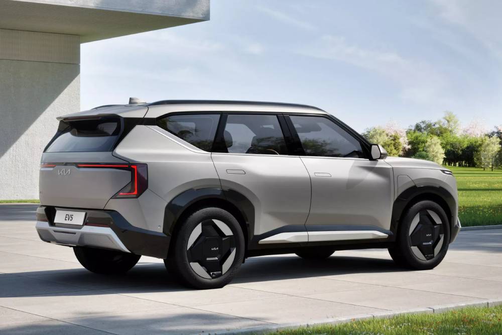 https://cdn.autogreeknews.gr/wp-content/uploads/2025/07/Kia-EV5-Base-Europe-00010-2048x1365-1.jpg