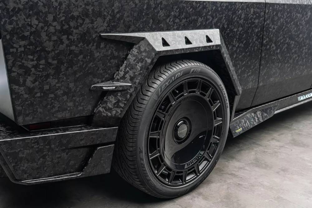 https://cdn.autogreeknews.gr/wp-content/uploads/2025/07/Mansory-Tesla-Cybertruck-Elongation-Evo-11.jpg