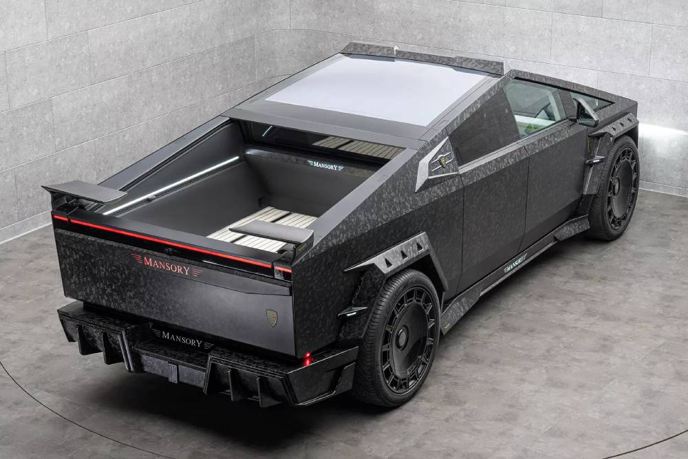 https://cdn.autogreeknews.gr/wp-content/uploads/2025/07/Mansory-Tesla-Cybertruck-Elongation-Evo-2.jpg