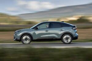 NEW_CITROEN_C4_HYBRID_SIDE