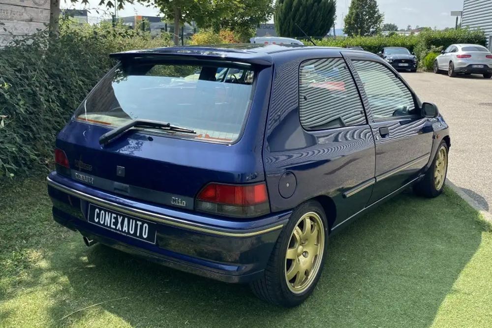 https://cdn.autogreeknews.gr/wp-content/uploads/2025/07/Renault-Clio-Williams-2.jpg