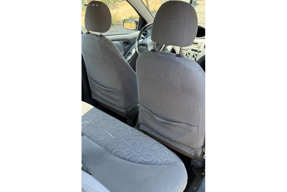 https://cdn.autogreeknews.gr/wp-content/uploads/2025/07/Toyota-Yaris-aggelia-5.jpg