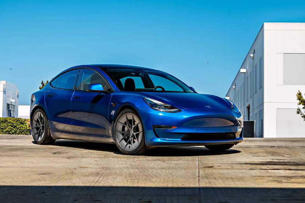 https://cdn.autogreeknews.gr/wp-content/uploads/2025/07/Unplugged-Tesla-Model-3-Y-Wheels-18.jpg
