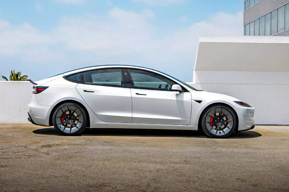 https://cdn.autogreeknews.gr/wp-content/uploads/2025/07/Unplugged-Tesla-Model-3-Y-Wheels-20.jpg