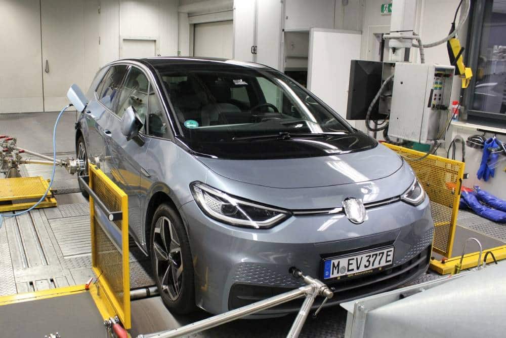 https://cdn.autogreeknews.gr/wp-content/uploads/2025/07/VW_ID3_dlouhodoby_test_ADAC_2023_tiskove_04.jpg