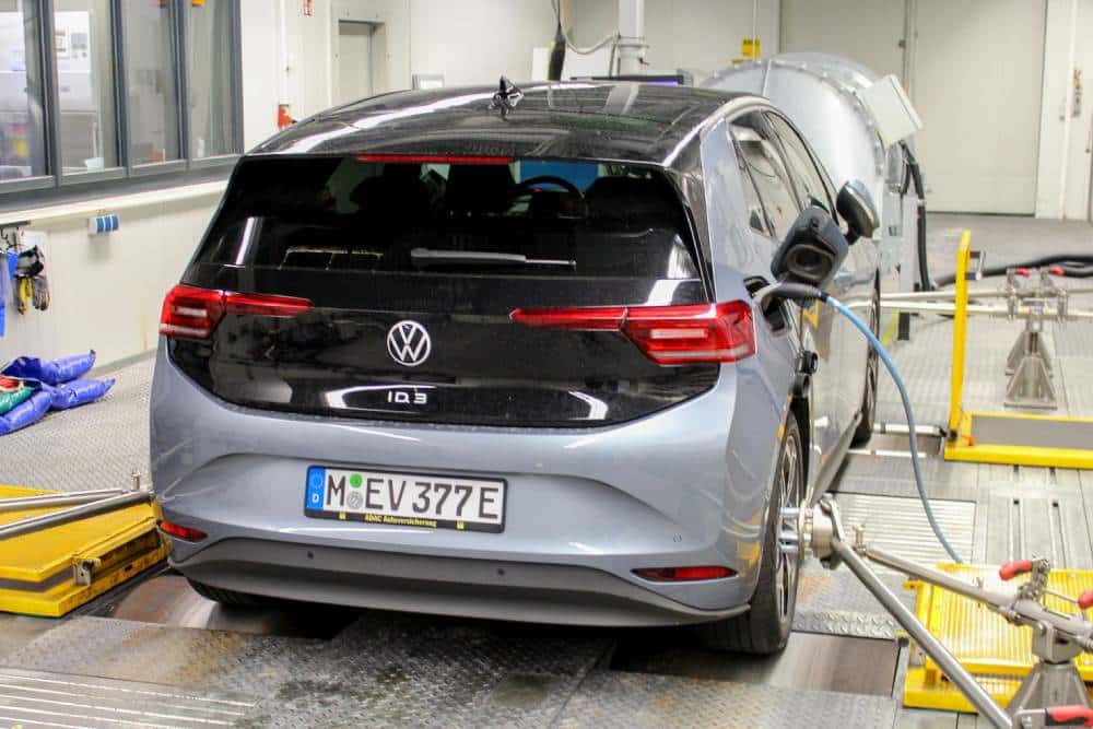 https://cdn.autogreeknews.gr/wp-content/uploads/2025/07/VW_ID3_dlouhodoby_test_ADAC_2023_tiskove_05.jpg