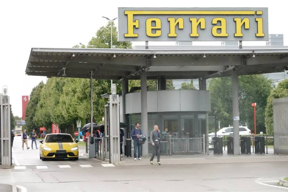 Η Ferrari τσεκάρει το ταχύτερο αυτοκίνητο της Xiaomi!