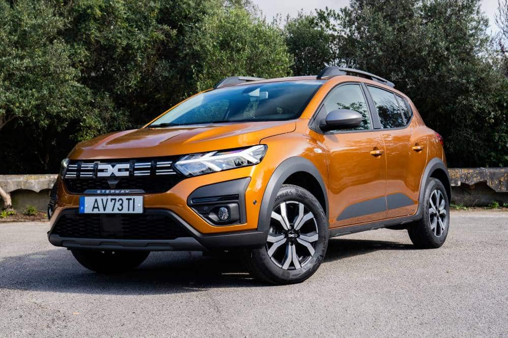 https://cdn.autogreeknews.gr/wp-content/uploads/2025/07/dacia_sandero_stepway_375.jpg