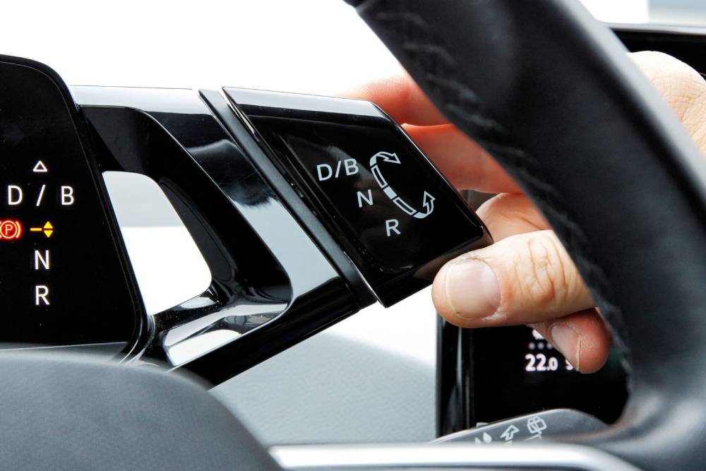 https://cdn.autogreeknews.gr/wp-content/uploads/2025/07/dauertest-vw-id3-schaltung-2302_jdzold.jpg