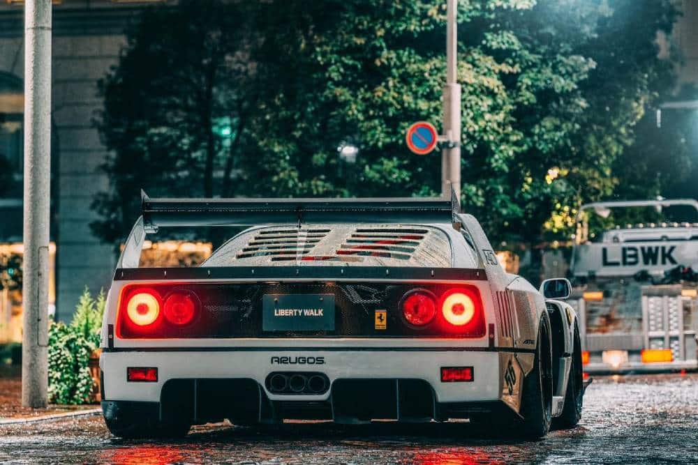 https://cdn.autogreeknews.gr/wp-content/uploads/2025/07/ferrari-f40-nippon-09.jpg