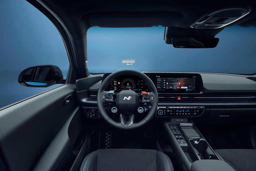 https://cdn.autogreeknews.gr/wp-content/uploads/2025/07/hyundai-ioniq-6-n-goodwood-debut-interior-front.jpg