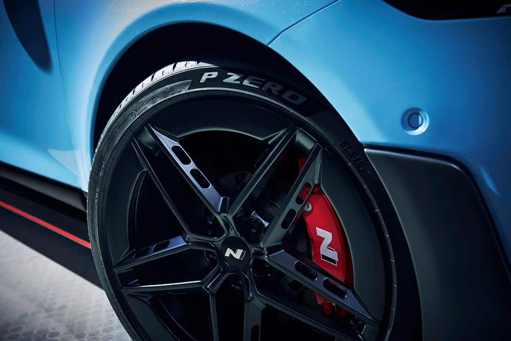 https://cdn.autogreeknews.gr/wp-content/uploads/2025/07/hyundai-ioniq-6-n-goodwood-debut-wheel-caliper.jpg