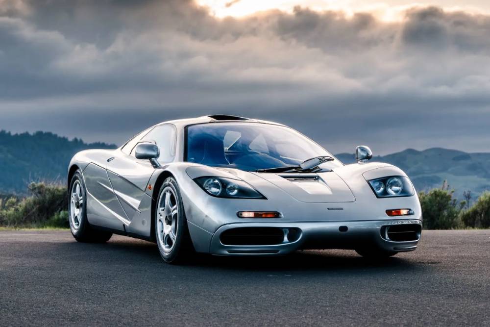 https://cdn.autogreeknews.gr/wp-content/uploads/2025/07/mclaren-f1-auction-03.jpg