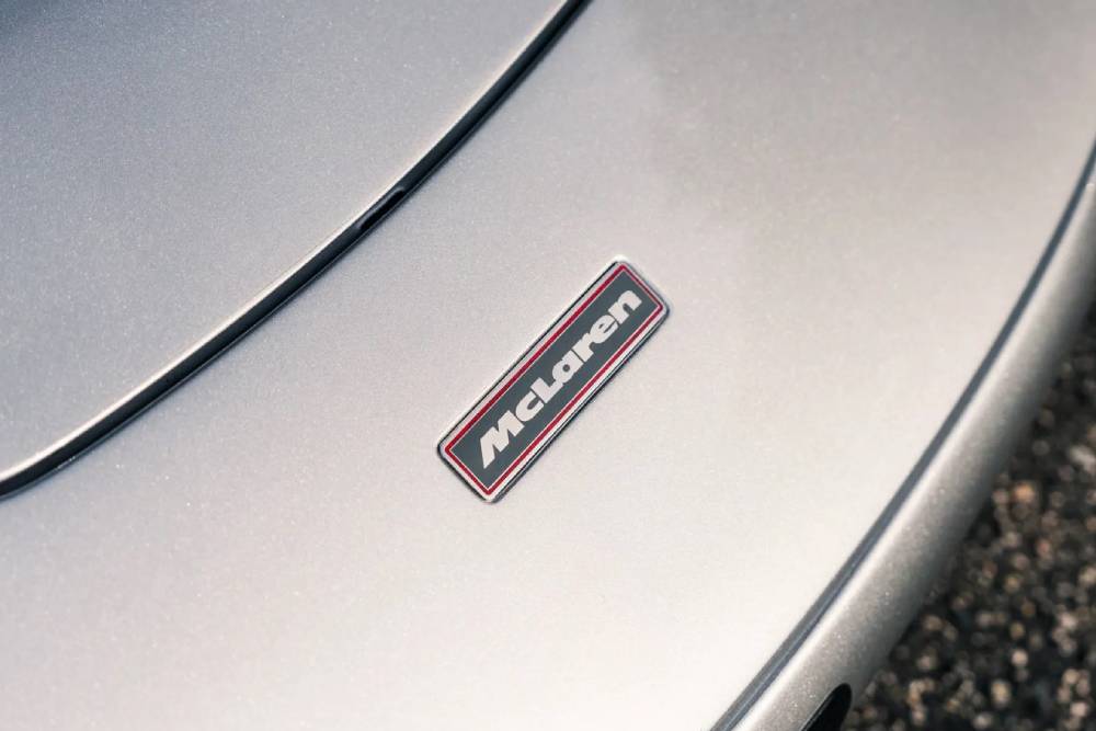 https://cdn.autogreeknews.gr/wp-content/uploads/2025/07/mclaren-f1-auction-08.jpg